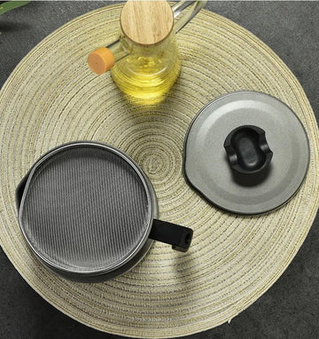 Stainless Steel Oil Filter Pot, Kitchen Oil Separator And Storage Can With Fine Mesh Strainer, Oil Trap with Lid, Strainers Pot Oil Bottle, Filter Oils Separator, Kitchen Cooking Tools.